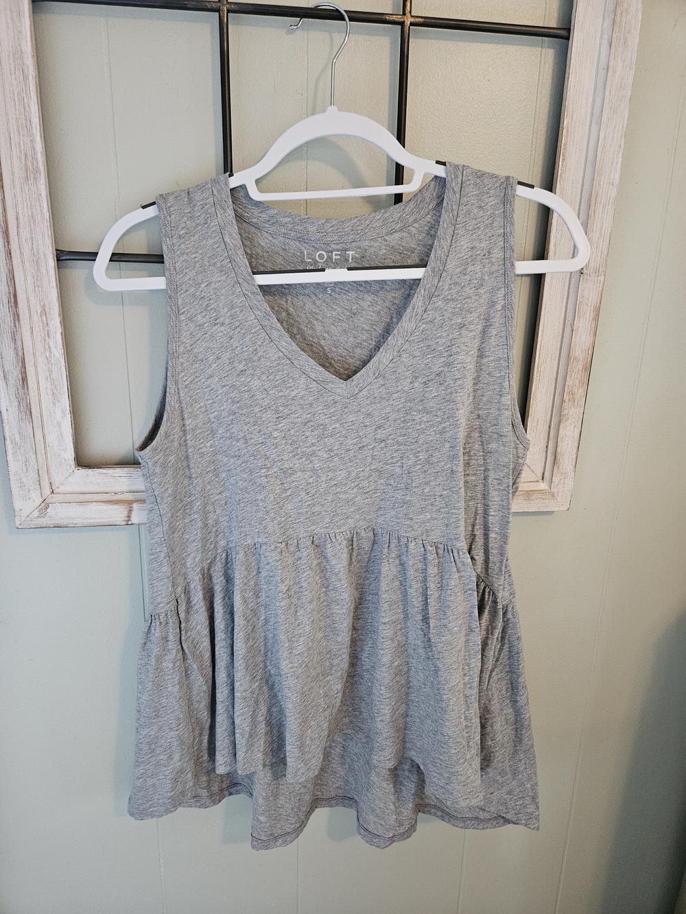LOFT Gray V-Neck Sleeveless Peplum Camisole